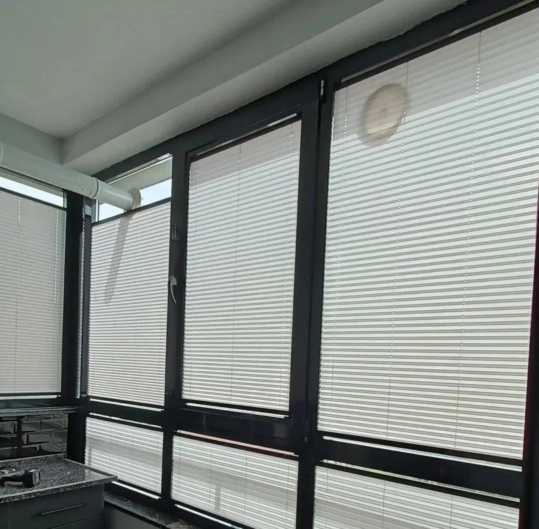 Jaluzele tip plisse – Control perfect al luminii și stil modern
