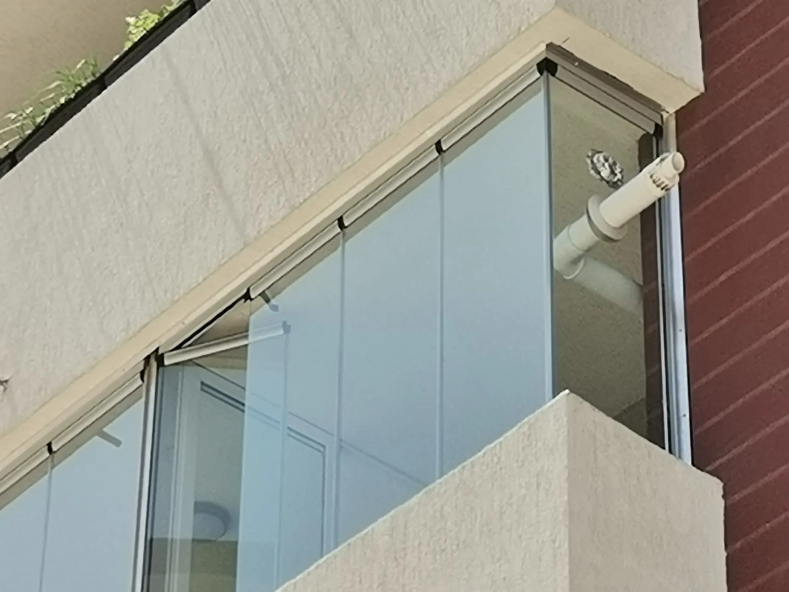 Închideri Balcoane cu Sticlă Securizată