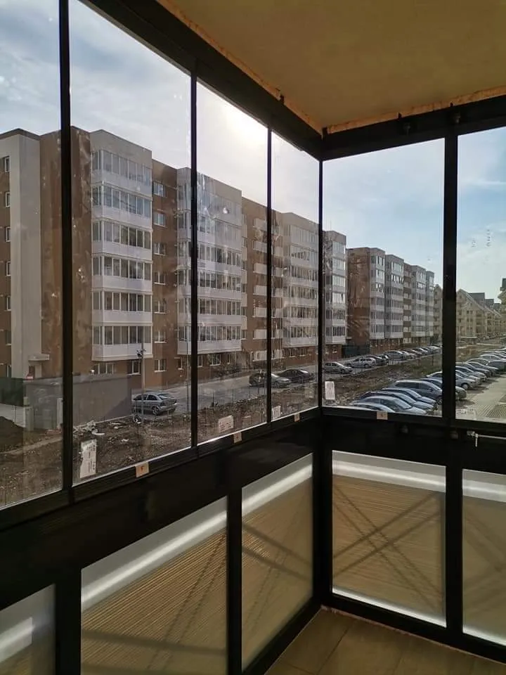 Închideri Balcoane cu Sticlă Securizată