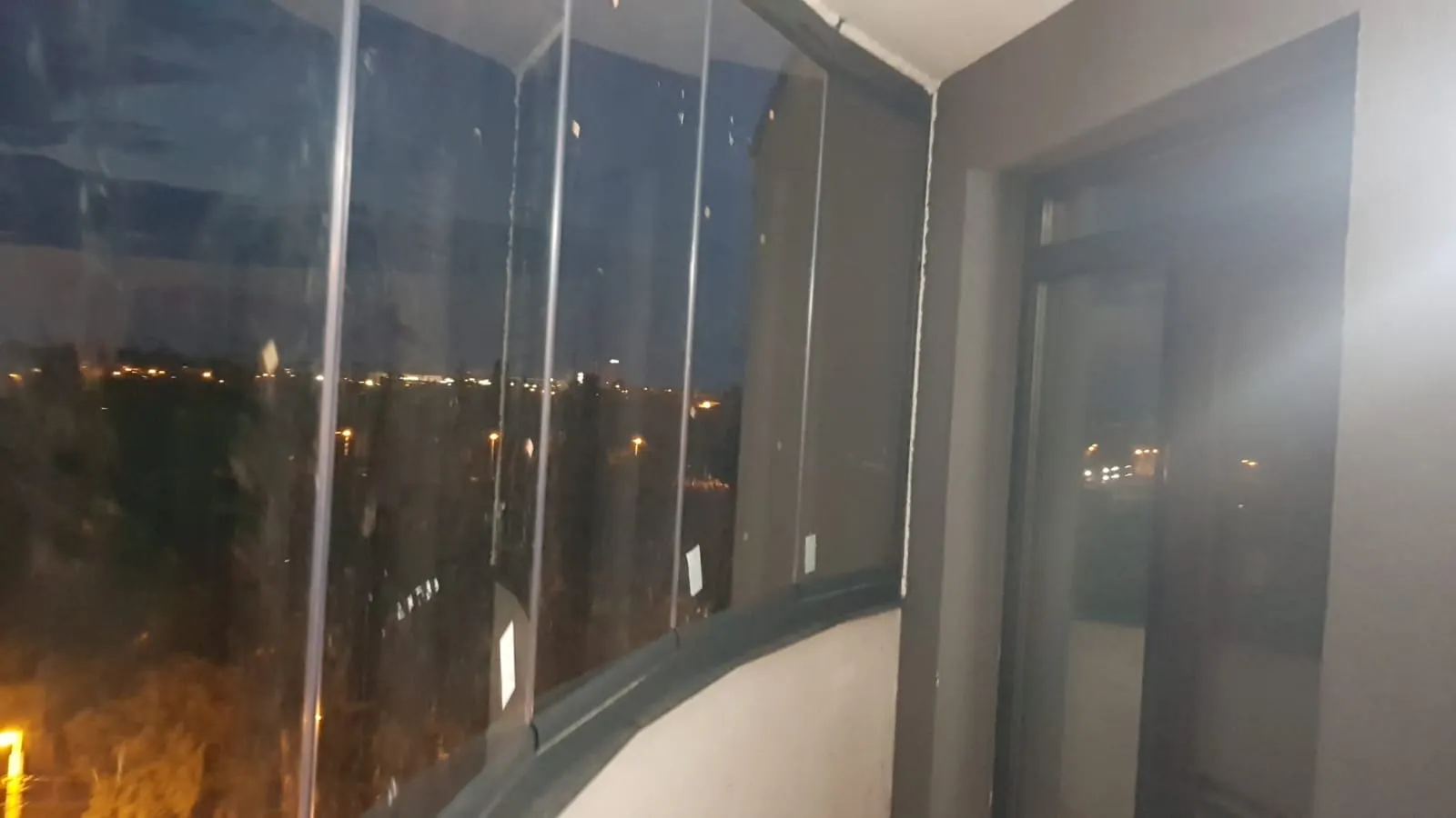 Închideri Balcoane cu Sticlă Securizată