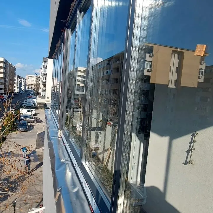 Închideri Balcoane cu Sticlă Securizată