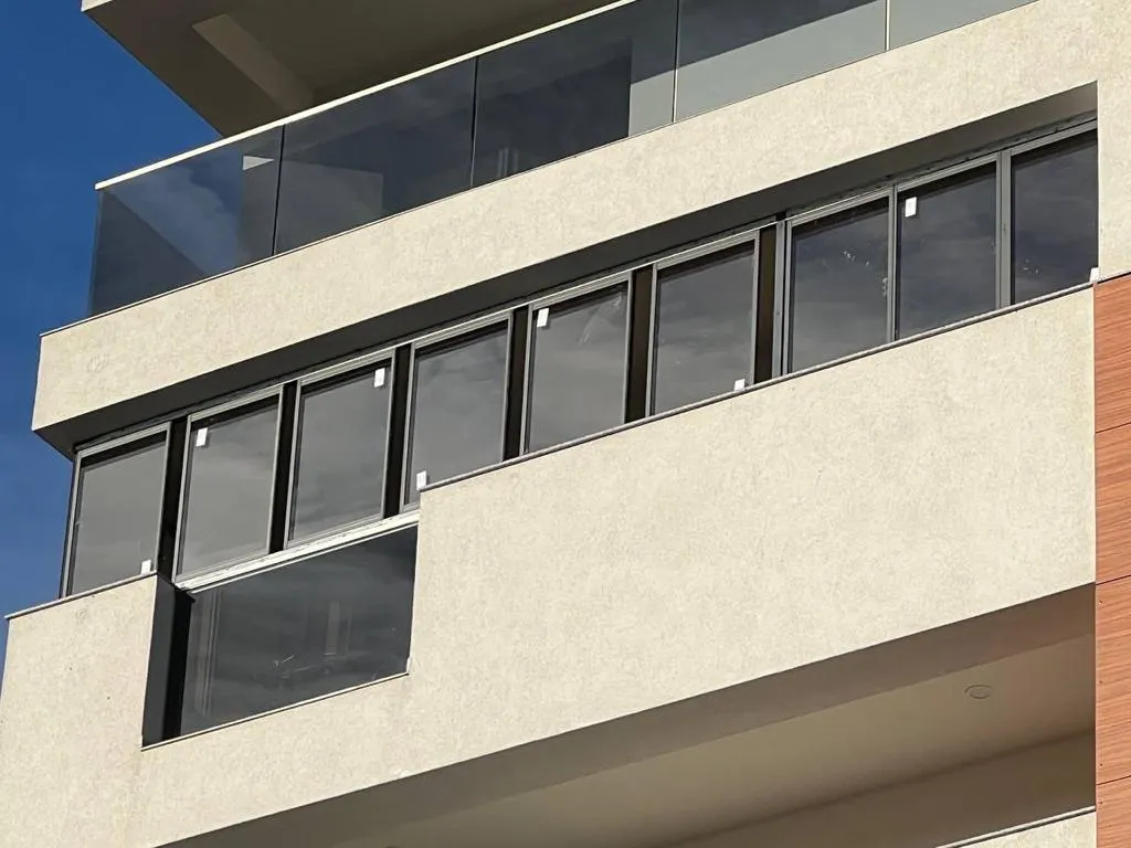 Închideri Balcoane cu Sticlă Securizată