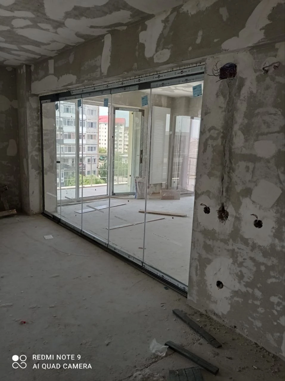 Pereți despărțitori din sticlă securizată