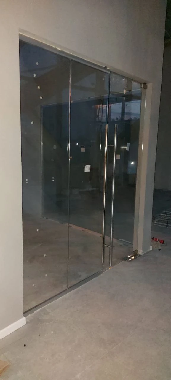 Pereți despărțitori din sticlă securizată